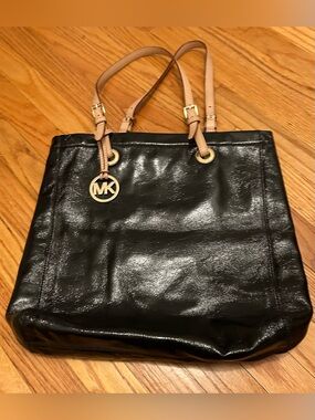 Michael Kors Black Jet Set Signature Patent Leather Tote Bag